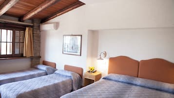 Family Room | Individually decorated, individually furnished, desk, cribs/infant beds