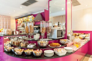 包含每日自助早餐