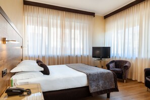 Premium Studio Suite, Allergy Friendly | Down duvets, pillow-top beds, minibar, in-room safe - Augustus Hotel (Biella)