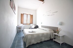 Double Room, Private Bathroom | Egyptian cotton sheets, Select Comfort beds, desk, free WiFi - Il Ghiro (Florence)