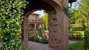 ์ํผ๋ฆฌ์ด ์ํํธ, ์นจ์ค 1๊ฐ | ๊ฐ์ค์์ ๋ณด์ด๋ ์ ๋ง