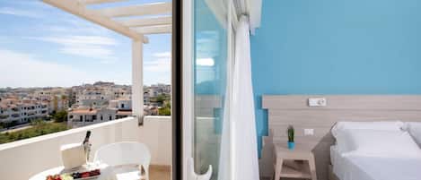 Deluxe Double Room | Minibar, in-room safe, desk, soundproofing