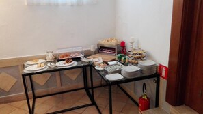 Free daily buffet breakfast - Dipendenza Hotel Bellavista (Rome)