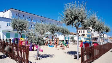 Children’s play area – outdoor
