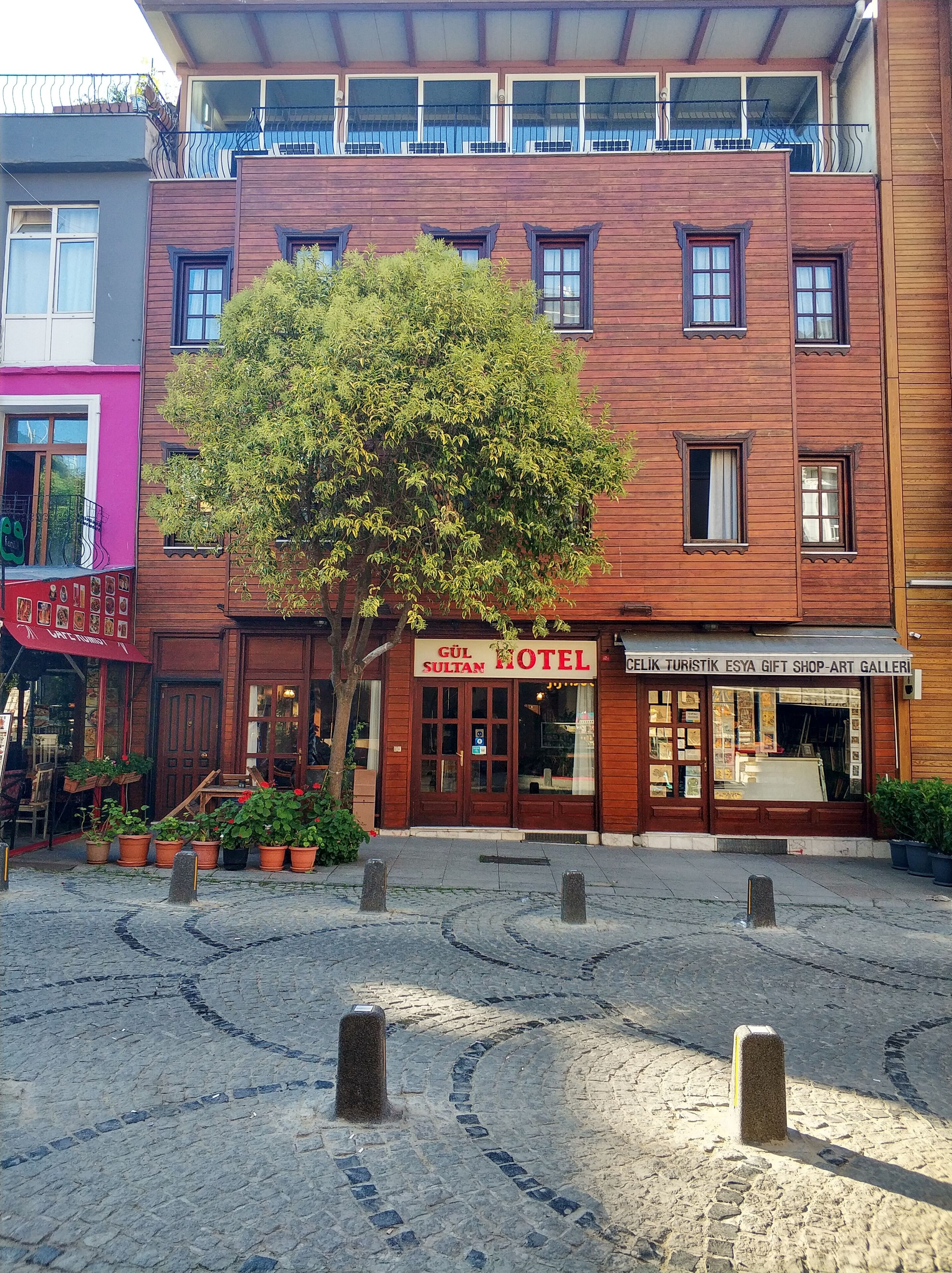 Mặt tiền nơi lưu trú