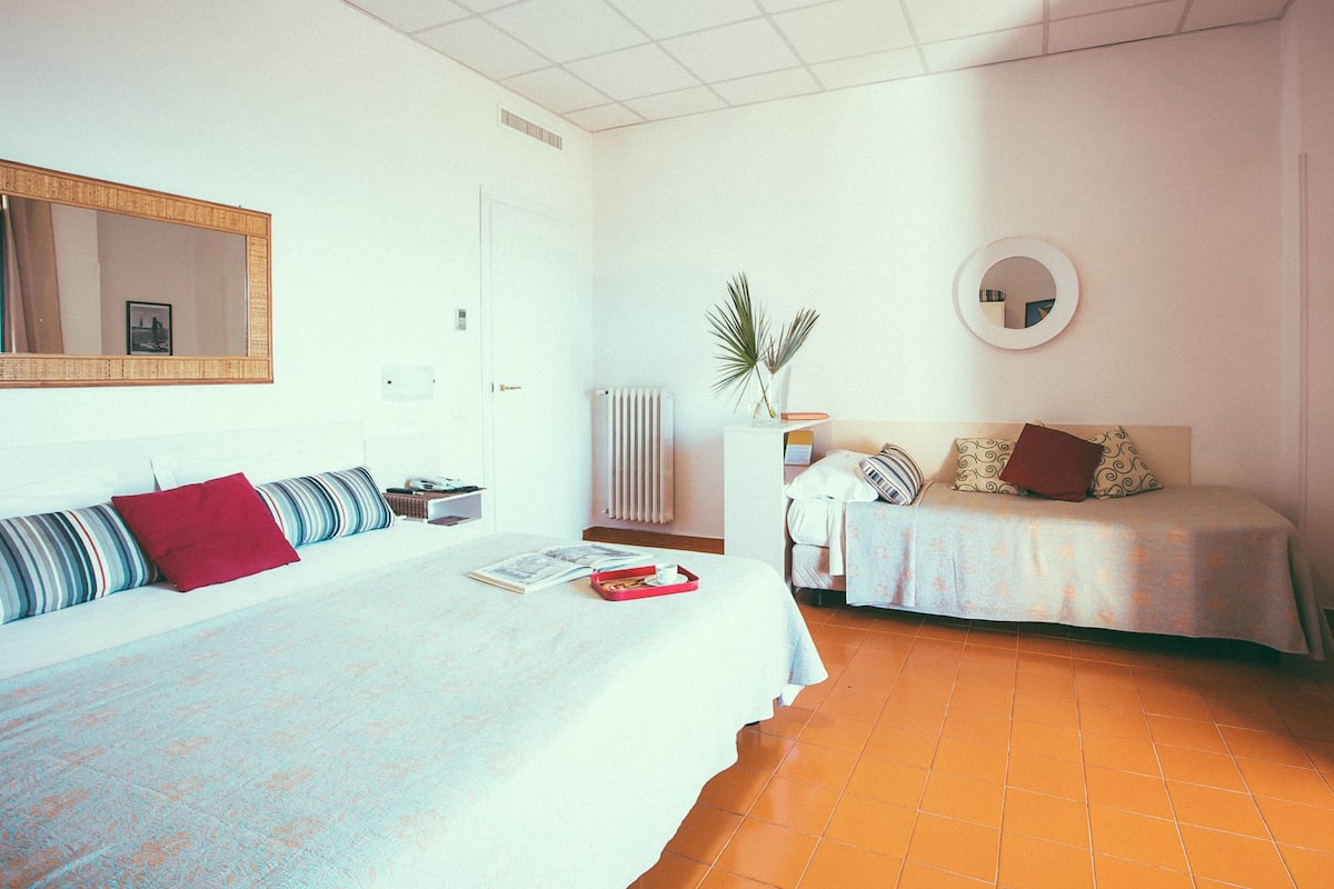 Triple Room | Iron/ironing board, free WiFi