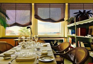 Breakfast, lunch and dinner served - Hotel Sirenetta (Rome)