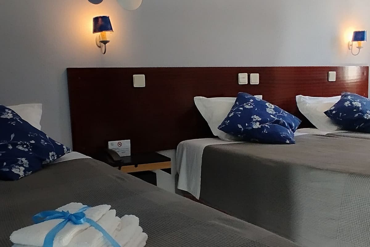 triple room | 1 bedroom, desk, blackout curtains, free wifi