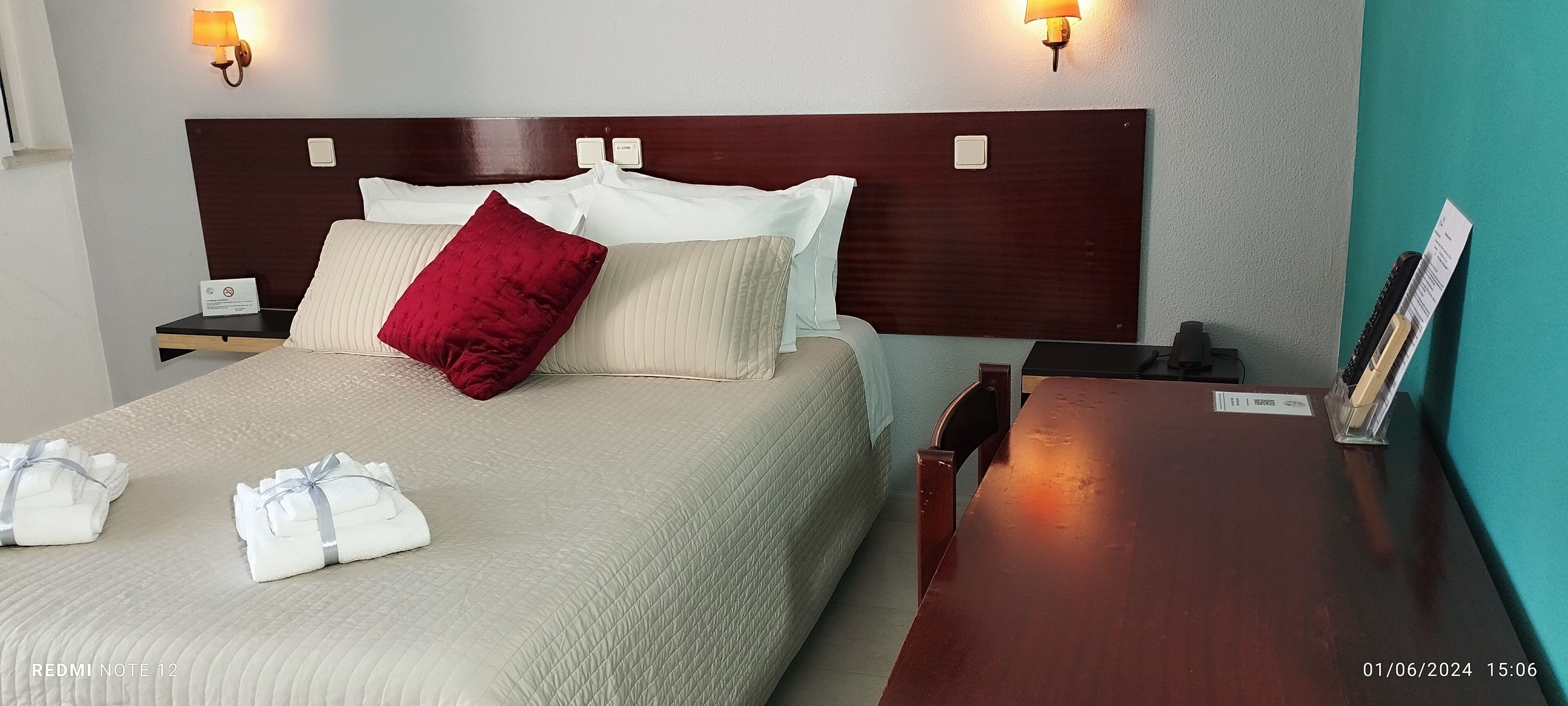 Cortinas blackout, wifi gratis y ropa de cama 