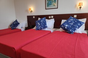 Chambre Triple | Rideaux occultants, Wi-Fi gratuit, draps fournis