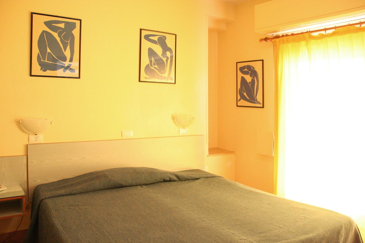 In-room safe, desk, iron/ironing board, WiFi (free)