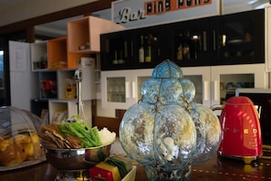 Bar (on property) - Ping Pong (Rome)
