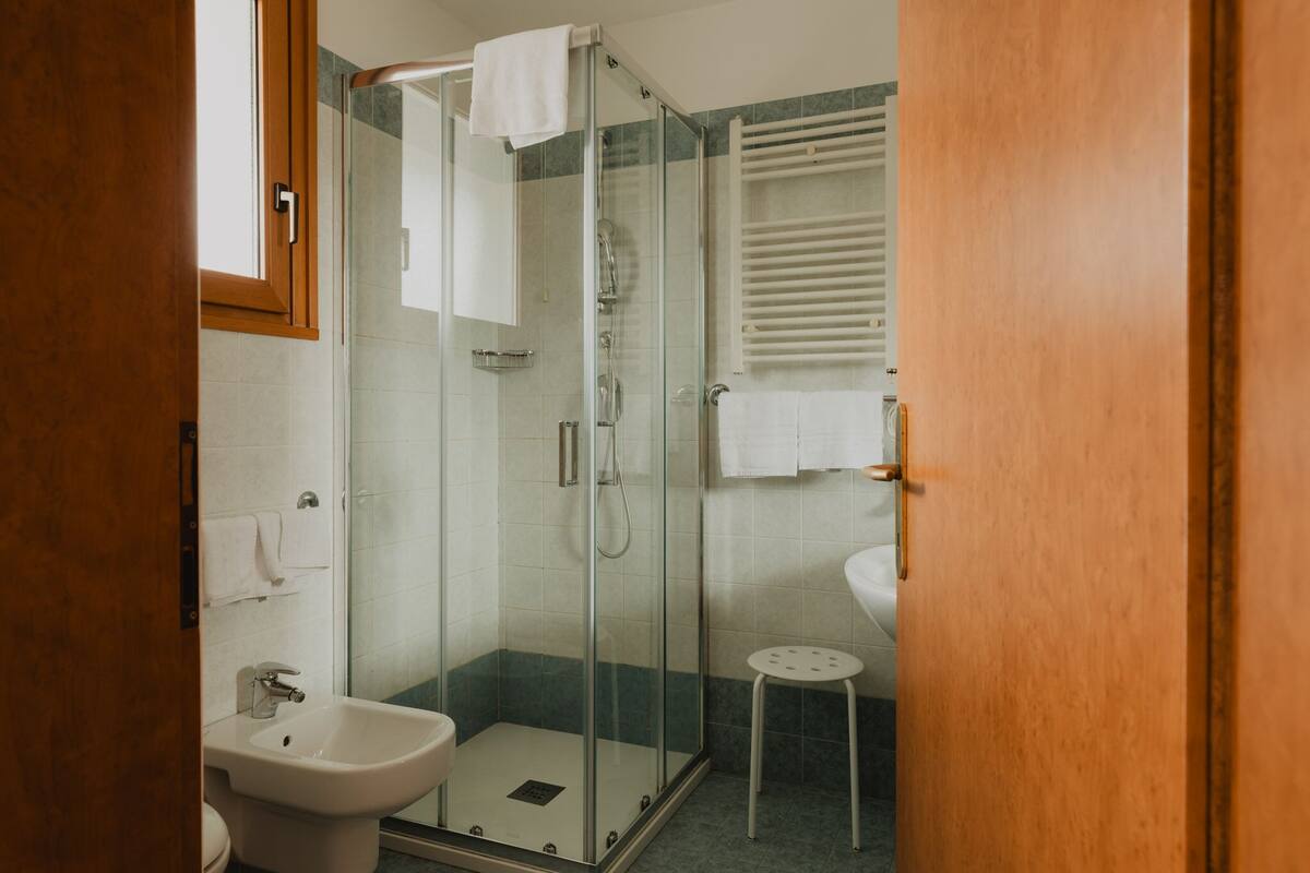double or twin room | bathroom | free toiletries, hair dryer, towels