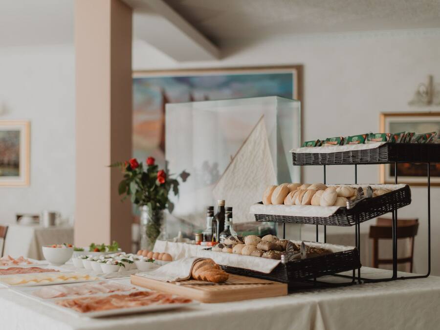 Buffet déjeuner gratuit tous les jours