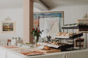 Desayuno buffet incluido todos los días 