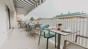 Petit déjeuner buffet compris tous les jours