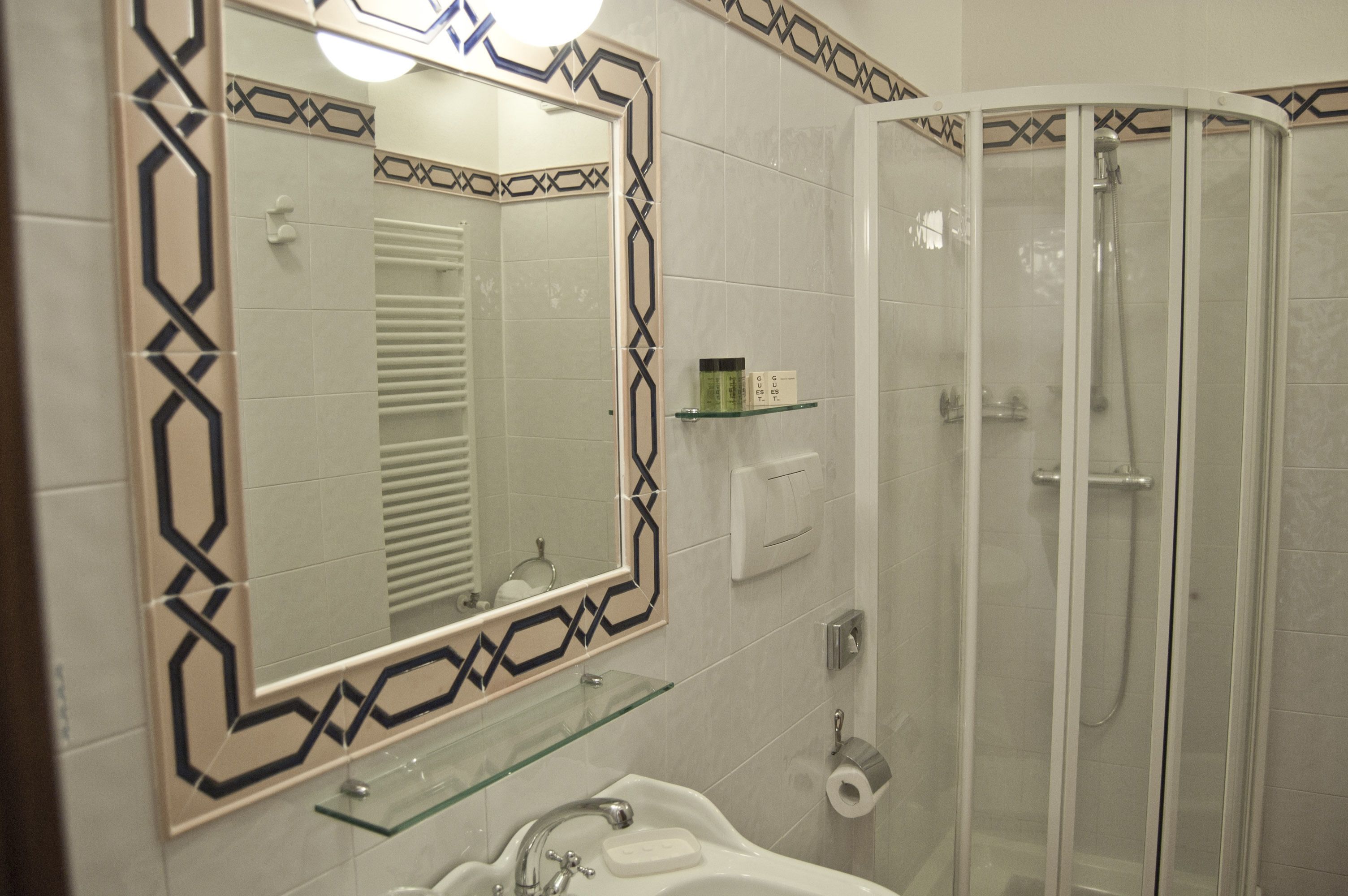Doppelzimmer zur Einzelnutzung | Badezimmer