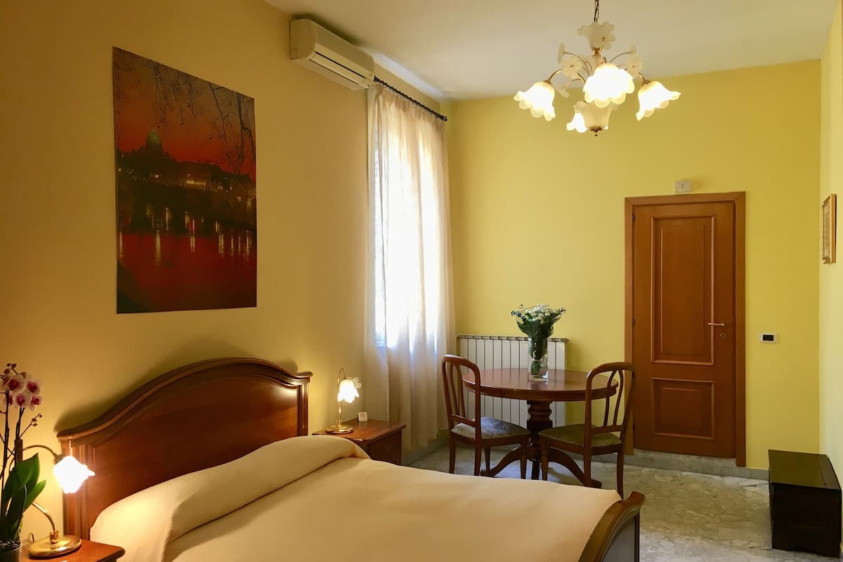 Camera doppia, bagno privato | Materassi Select Comfort, una scrivania, Wi-Fi gratuito, lenzuola