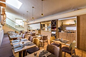 Daily buffet breakfast (EUR 16 per person) - Florence Old Bridge (Florence)