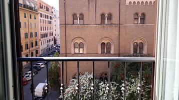 Chambre Triple | Vue depuis le balcon