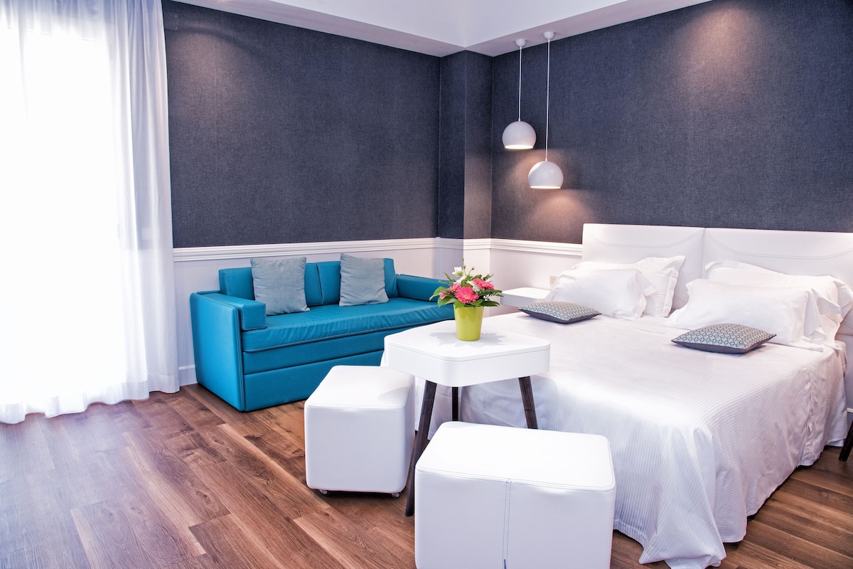 1 slaapkamer, een minibar, een kluis op de kamer, een bureau