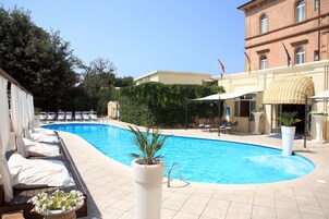 Seasonal outdoor pool, sun loungers