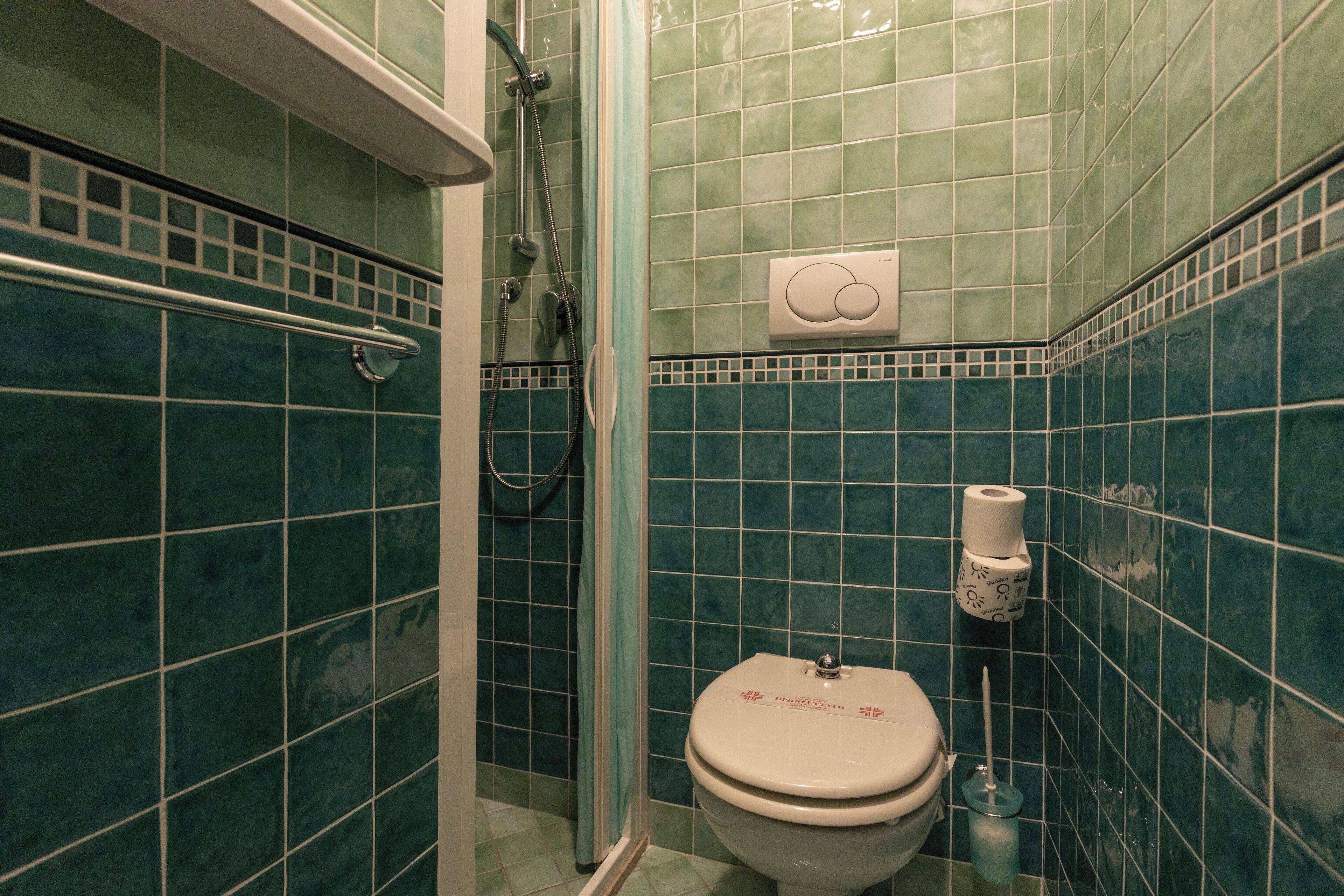 classic single room | bathroom | free toiletries, hair dryer, towels