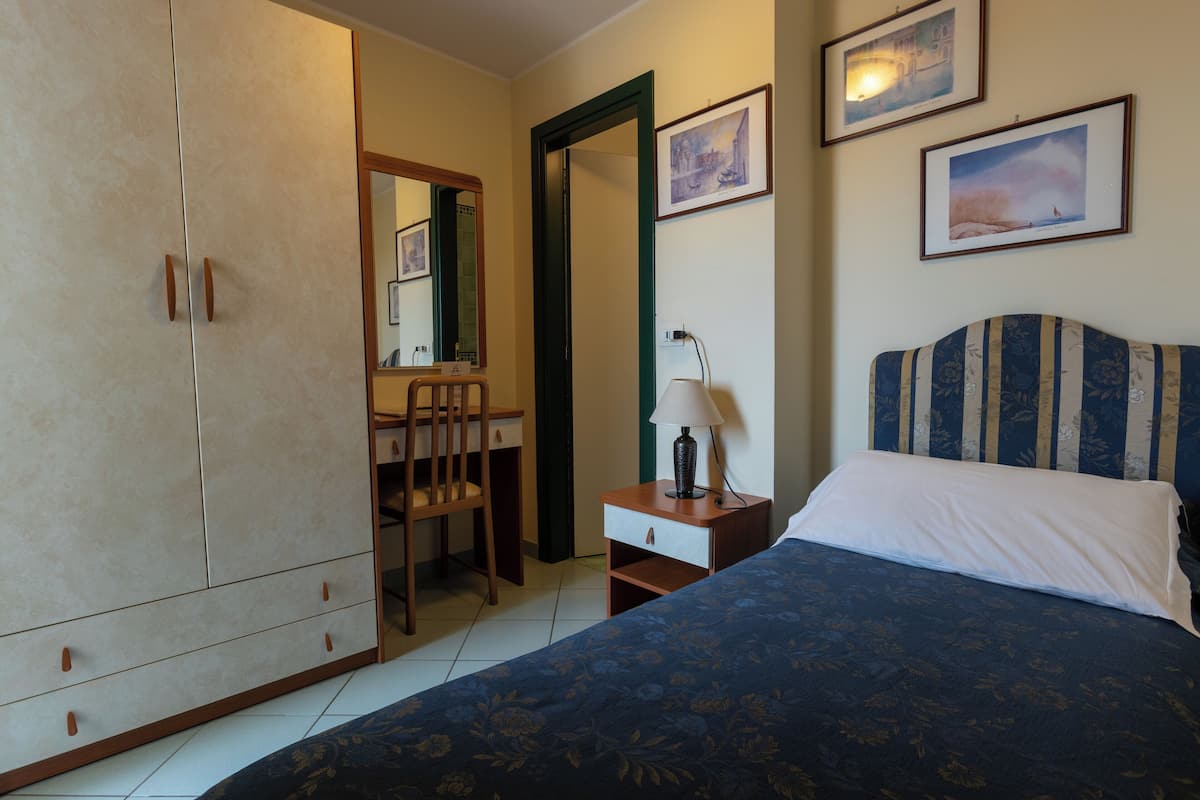 Classic Single Room