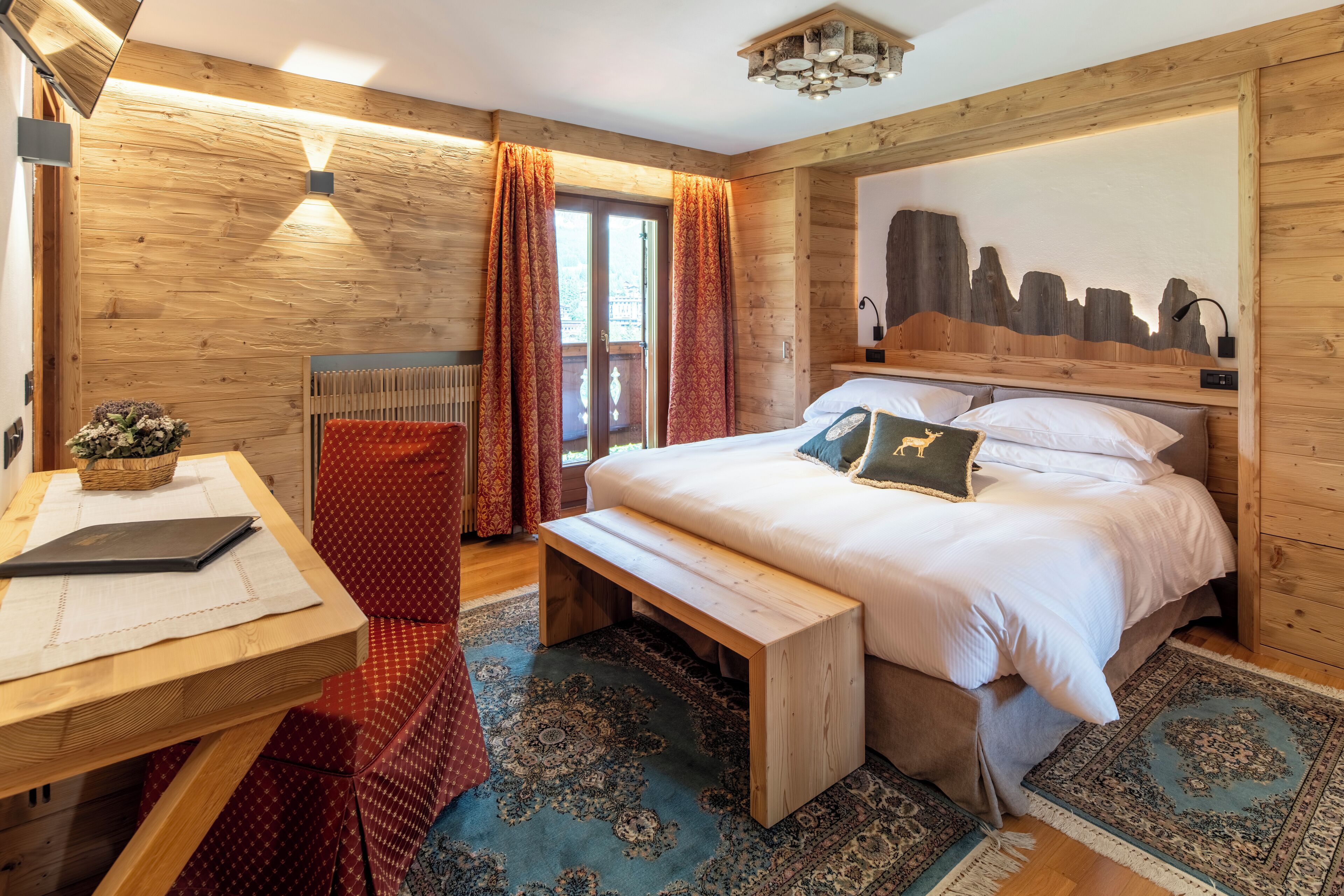 浪漫双人房 | 高档床上用品、羽绒被、Select Comfort 床、迷你吧