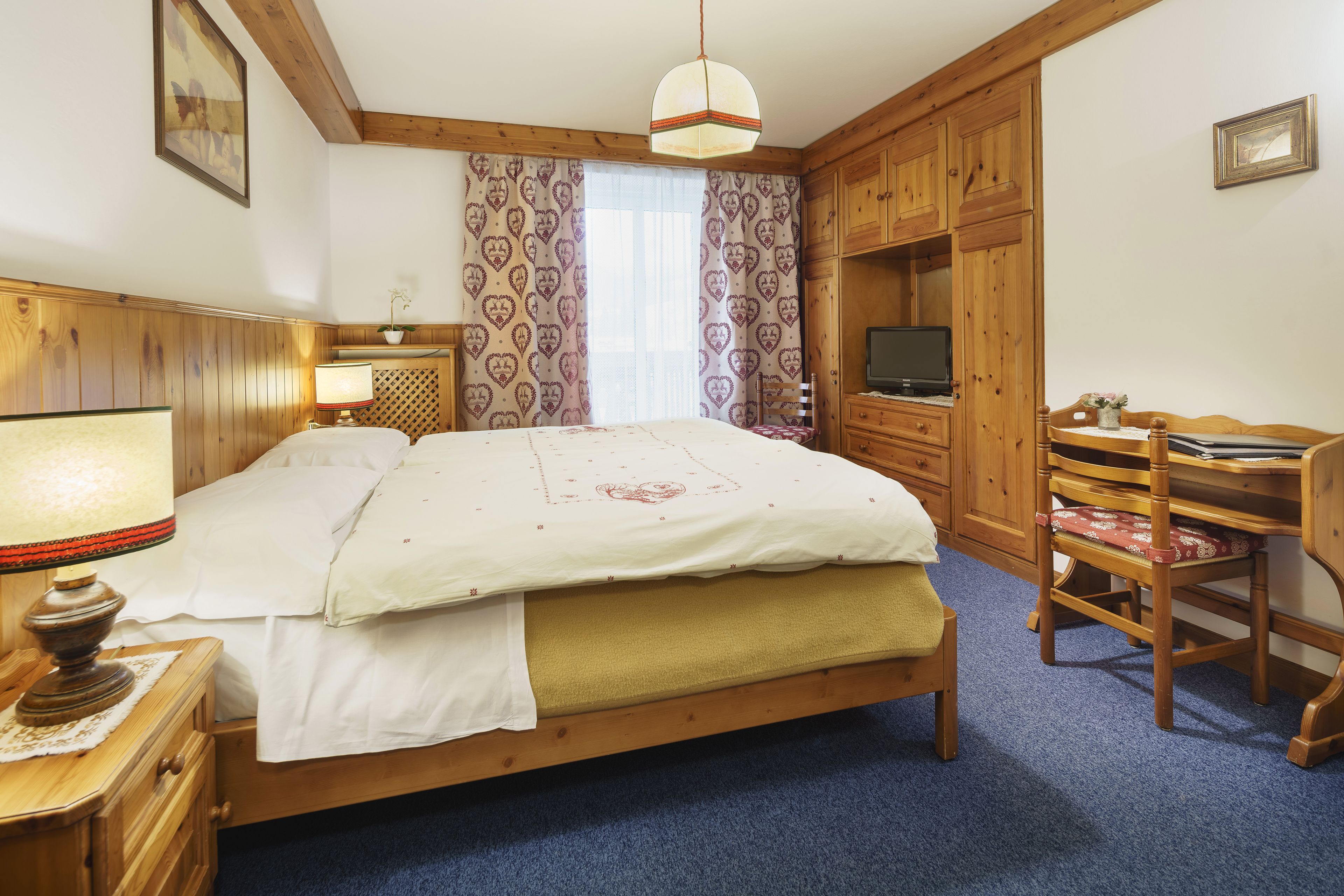 1 bedroom, premium bedding, down duvets, select comfort beds