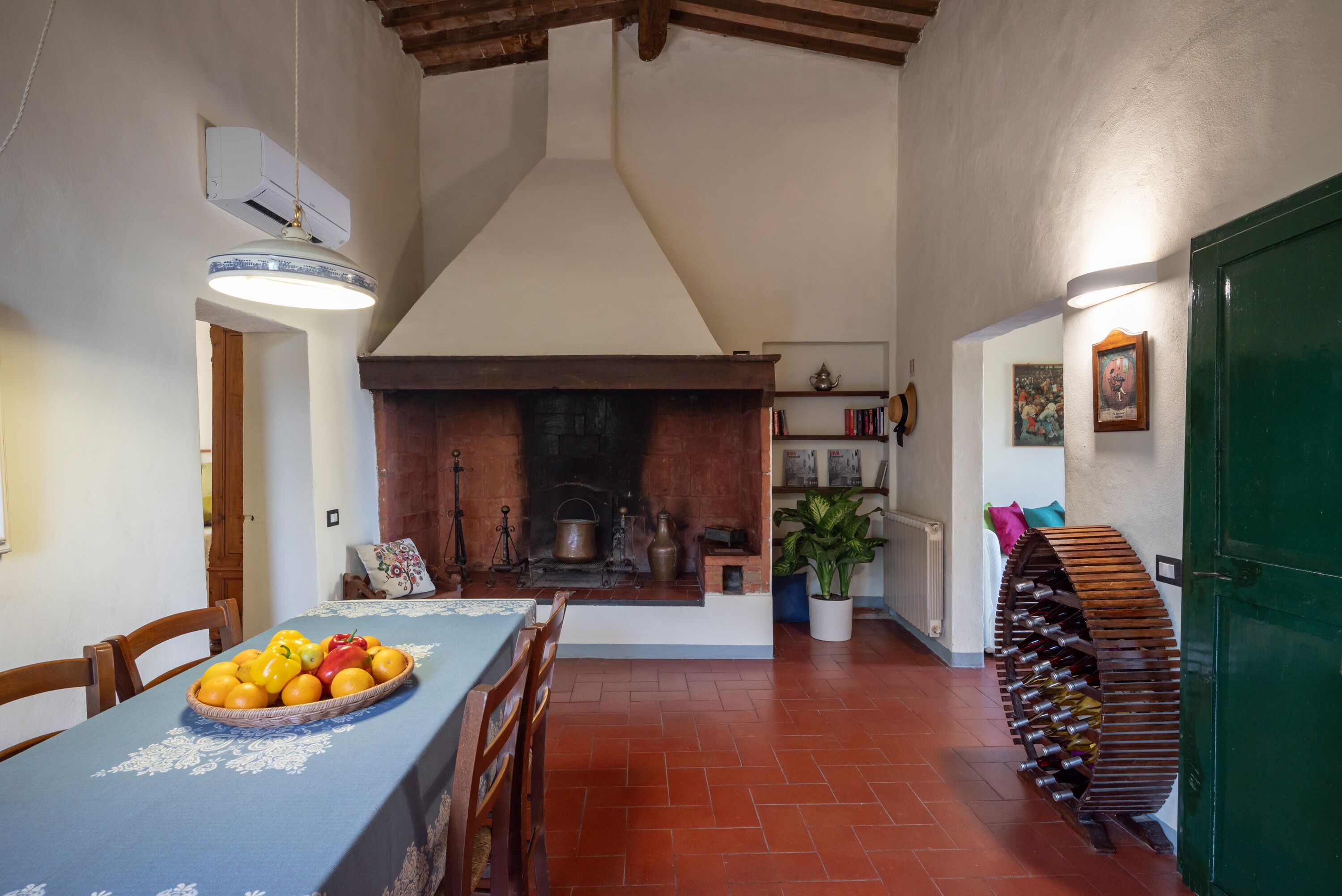 Deluxe Apartment, 2 Bedrooms (Casa Azalea) | Living area | TV