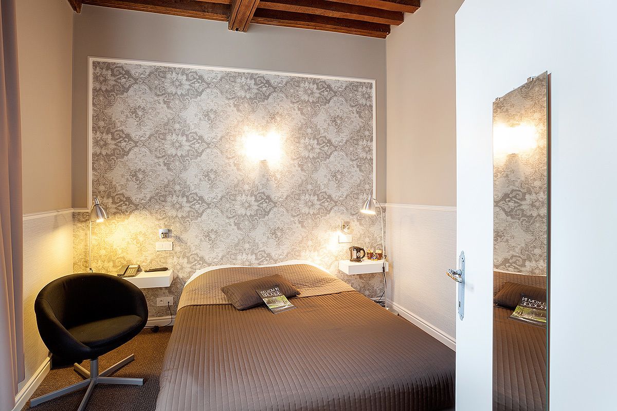 free cots/infant beds, free wifi