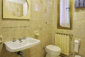 Dusche, Haartrockner, Bidet, Handtücher