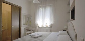 Single Room, Private Bathroom