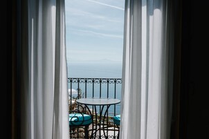 华丽三人房 | 高档床上用品、加厚床垫、迷你吧、客房内保险箱