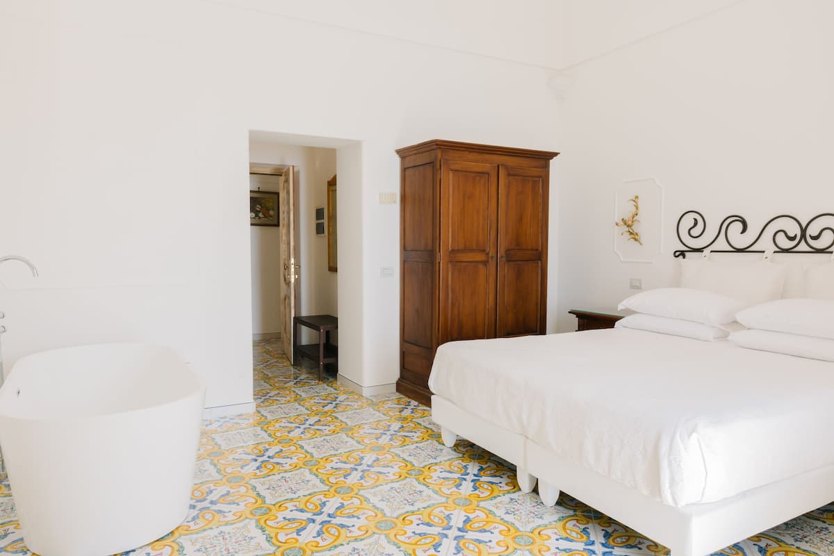 Literie de qualité supérieure, surmatelas, minibar