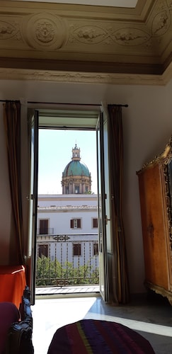 Cavour il Conte Camillo Bed&Breakfast