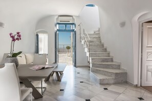 Suite (Anteliz) | Living room | 36-inch LED TV with satellite channels, TV, books - Anteliz Suites (Santorini)