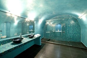 Suite (Anteliz) | Bagno | Doccia, soffione a pioggia, set di cortesia firmato, asciugacapelli
