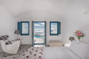 Suite with Private Pool | Hypo-allergenic bedding, down duvets, minibar, in-room safe - Anteliz Suites (Santorini)
