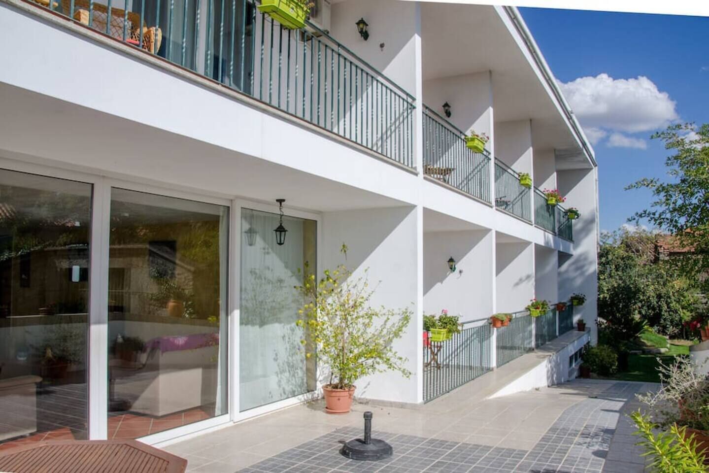 Casa adosada confort, varias habitaciones, vistas al jardín, junto a la montaña | Terraza o patio