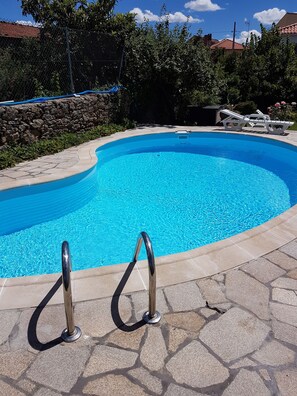 สระว่ายน้ำกลางแจ้ง, สระว่ายน้ำธรรมชาติ