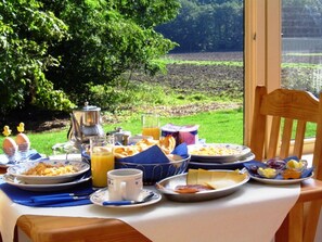 Free daily continental breakfast
