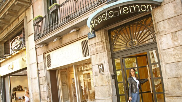 A hotel entrance with a sign reading "basic lemon" and a visible "H" indicating a handicap-accessible entrance. - chic&basic Lemon Boutique Hotel (Barcelona)