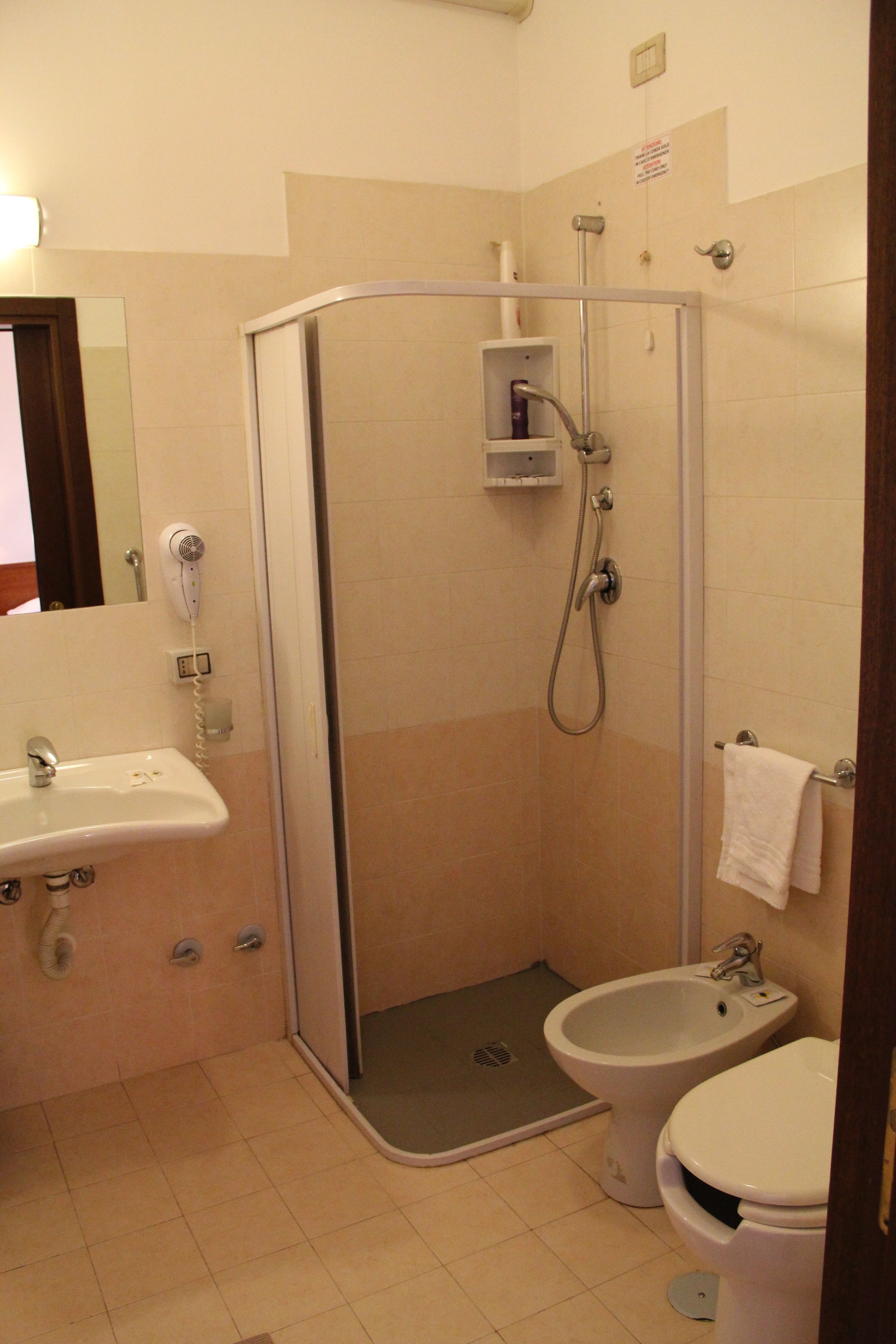 Shower, free toiletries, hair dryer, bidet