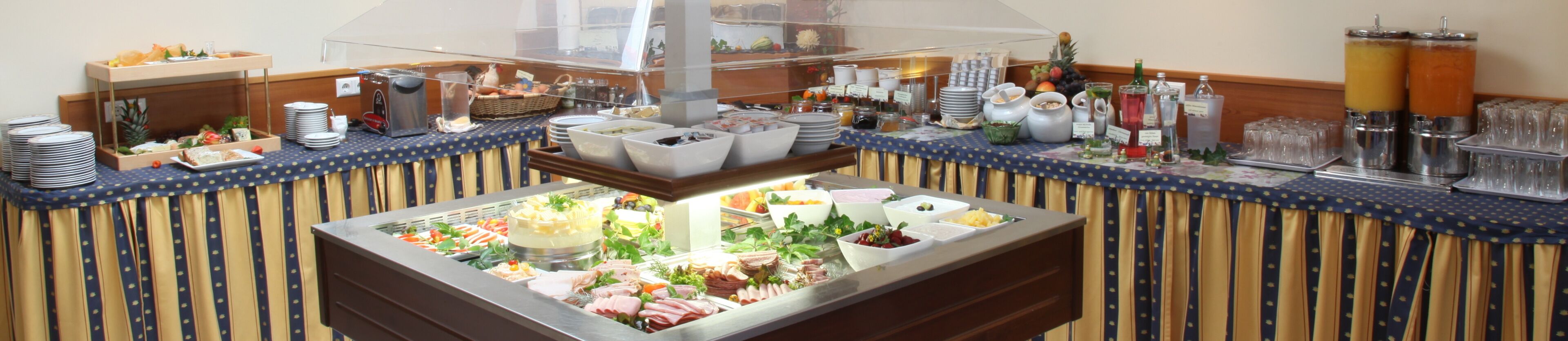 Tägliches Frühstücksbuffet (20 EUR pro Person)