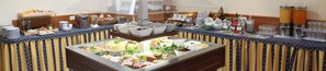 Desayuno buffet todos los días (con cargo) 