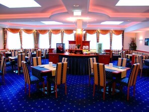Daily buffet breakfast (EUR 20 per person) - Alexandra (Wels)