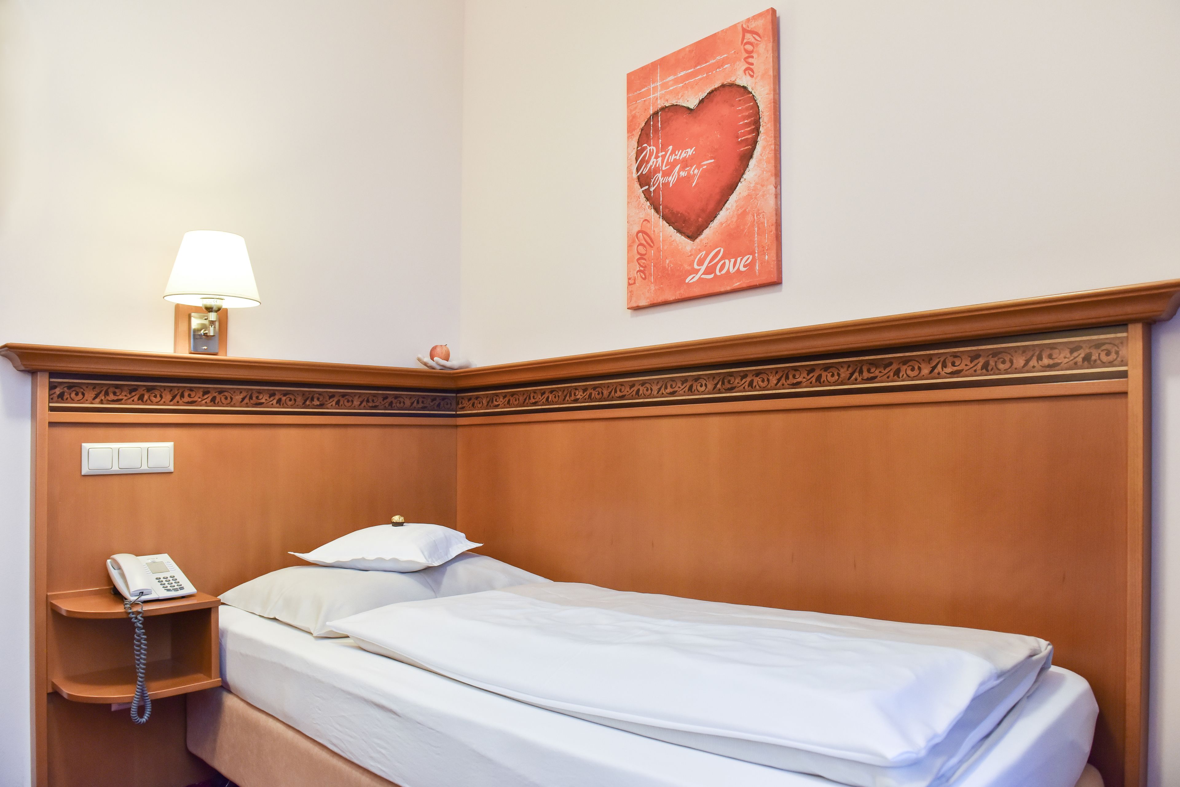 comfort single room | in-room safe, desk, blackout curtains, iron/ironing board