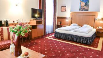 Suite | In-room safe, desk, blackout drapes, iron/ironing board